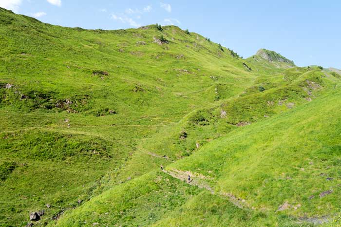 Chemin qui conduit vers le col de la Coume