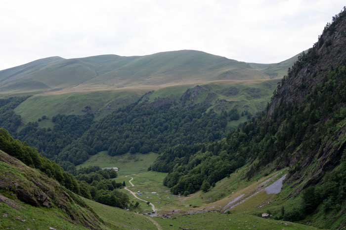 Vue du sentier qui conduit au port de Venasque