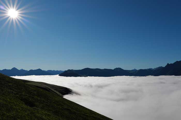 Mer de nuages à Supberganère - randonnée vers le col de la Coume