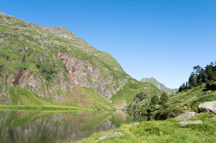 Photo du lac vert à la vallée du Lys