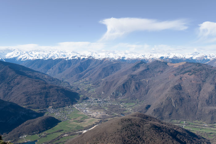 Le piémont et les Pyrénées au loin