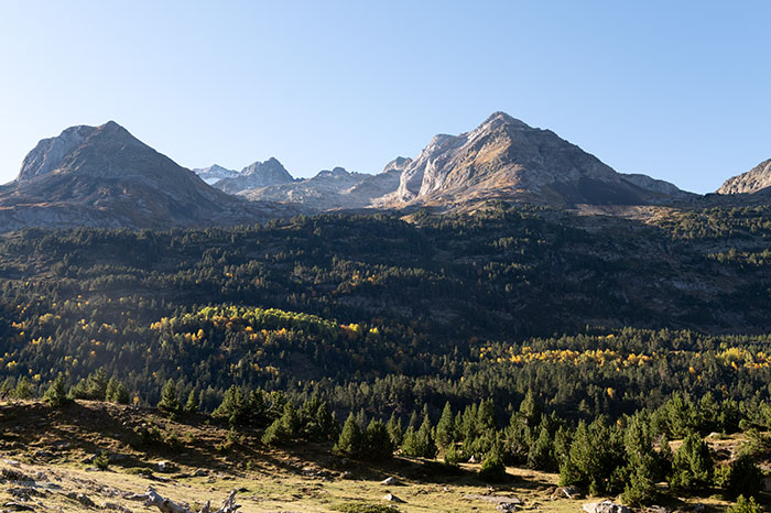 Pyrénées du côté espagnol au départ d'Hospice après le port de Venasque